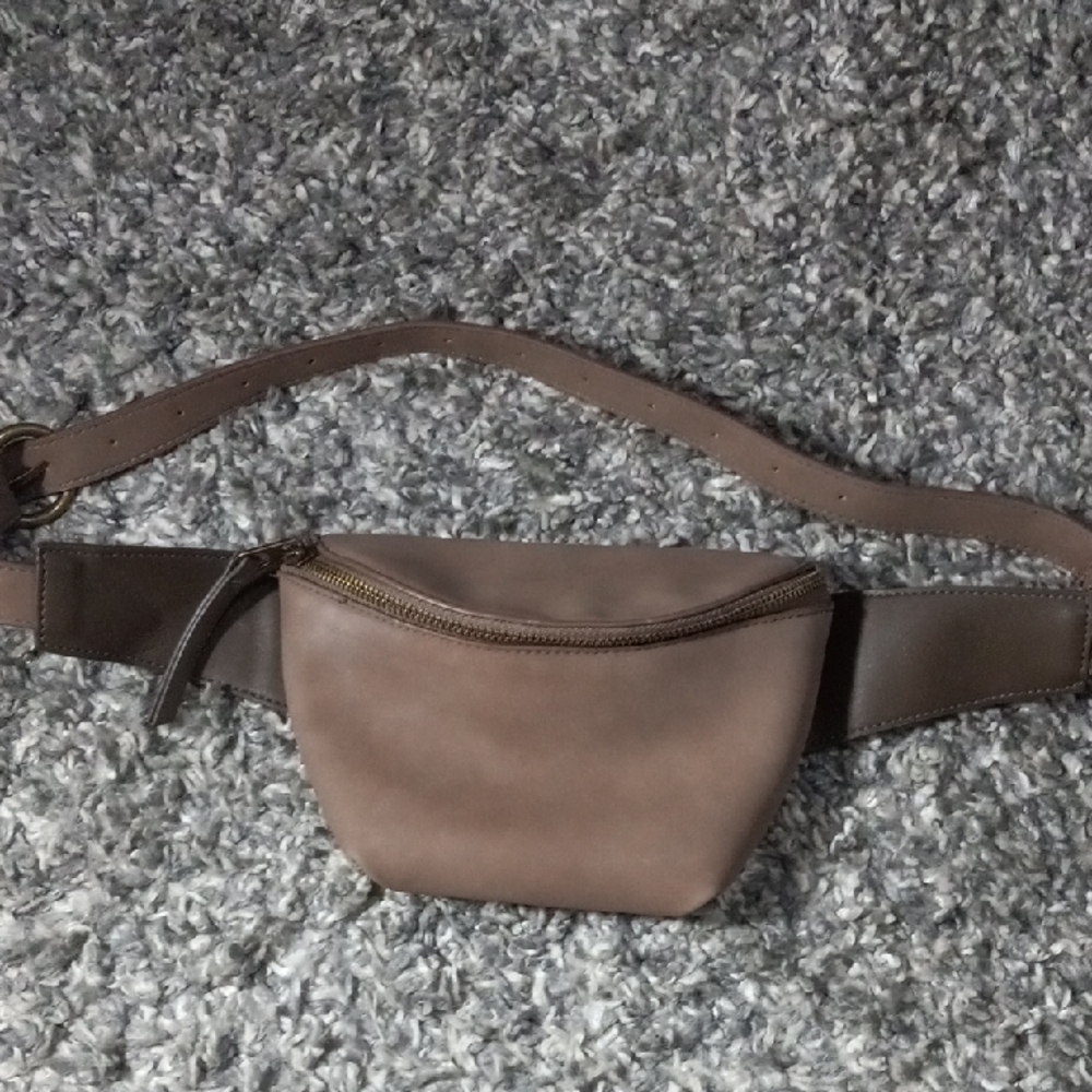 Universal Thread Tan Non Leather Waist Bag